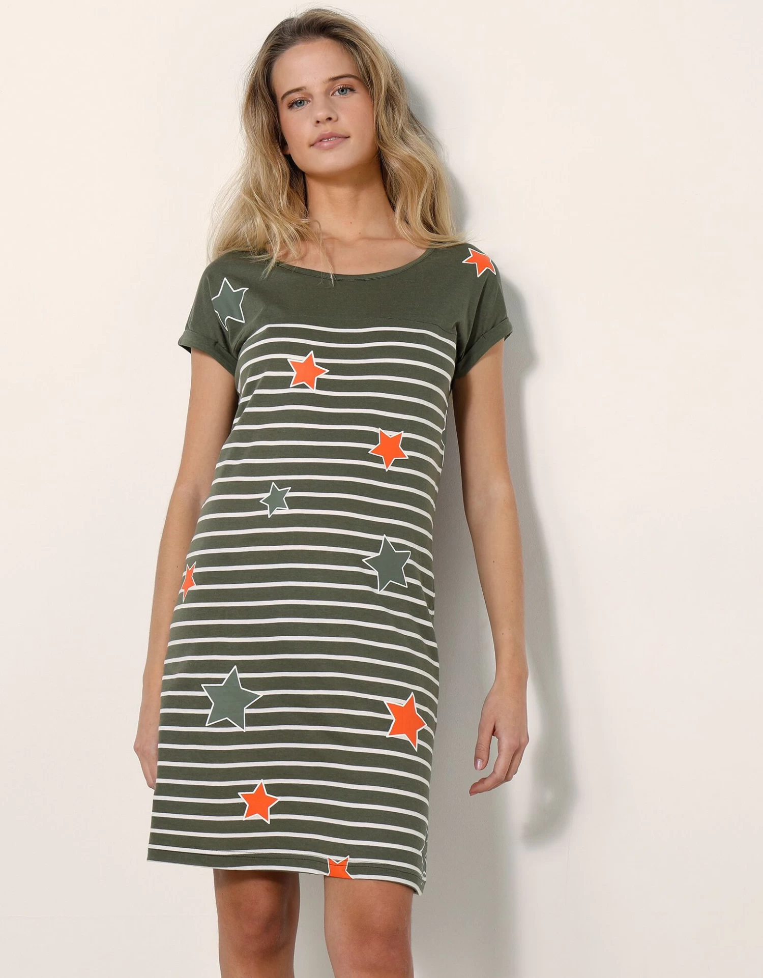 Chemise De Nuit Rayée Et étoiles, Fils Teints 1 Chemise De Nuit Rayée Et étoiles, Fils Teints