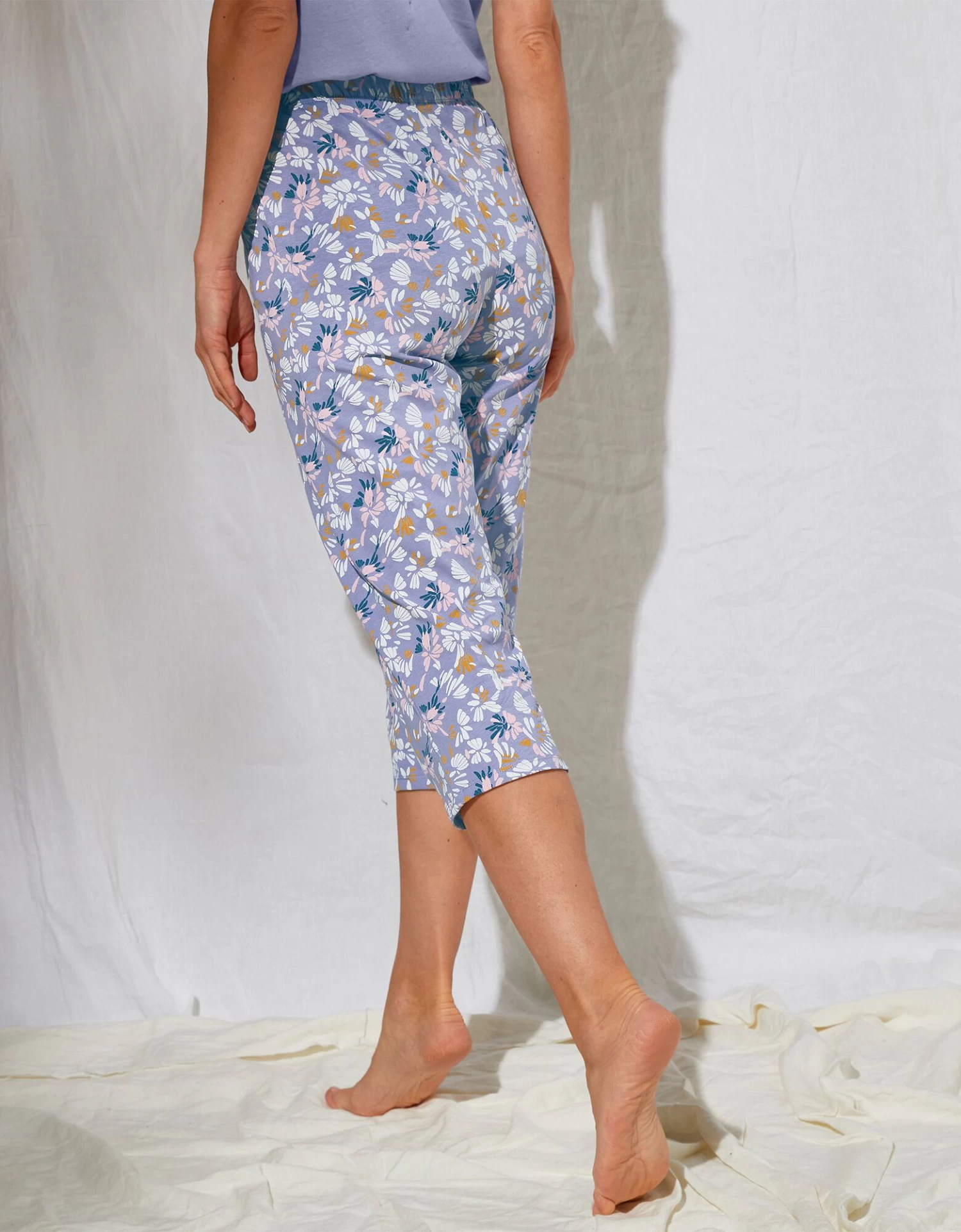 Pantacourt Pyjama Imprimé "pétales De Fleurs" 2 Pantacourt Pyjama Imprimé "pétales De Fleurs" – Image 2