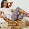 Pyjama Pantacourt En Jersey Imprimé Plumes Avec Pochon Assorti
