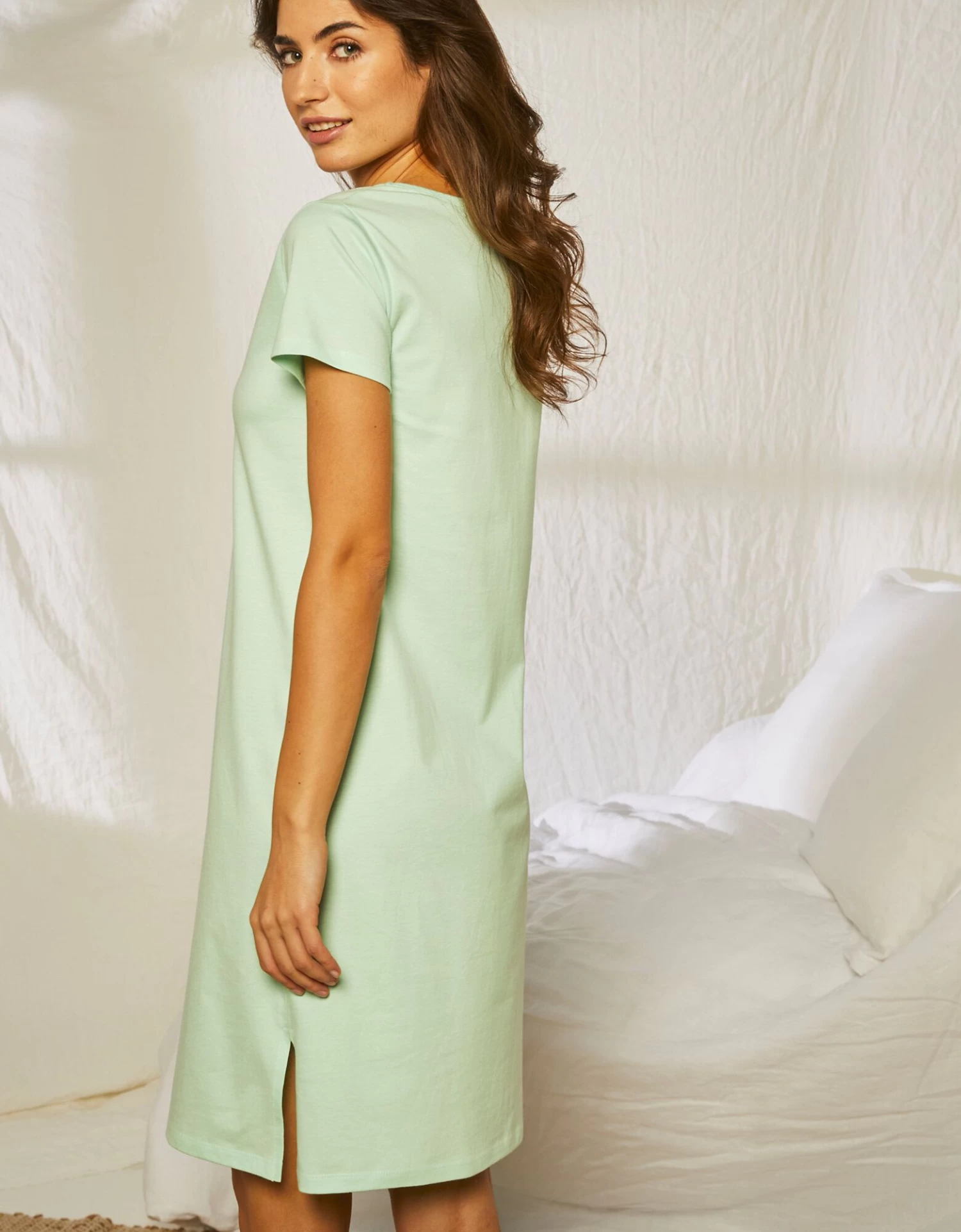 Chemise De Nuit Courte En Coton Motif Croissant Manches Courtes 2 Chemise De Nuit Courte En Coton Motif Croissant Manches Courtes – Image 2