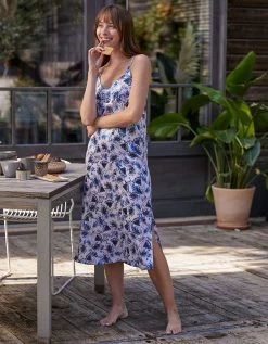 Nuisette Longue Satin Imprimé Bretelles Croisées Dos -Lingerie Séries Magasin 706186 C01 zoomx vue7