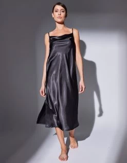 Nuisette Longue Satin Et Dentelle - Col Bénitier -Lingerie Séries Magasin 706194 C02 zoomx vue4