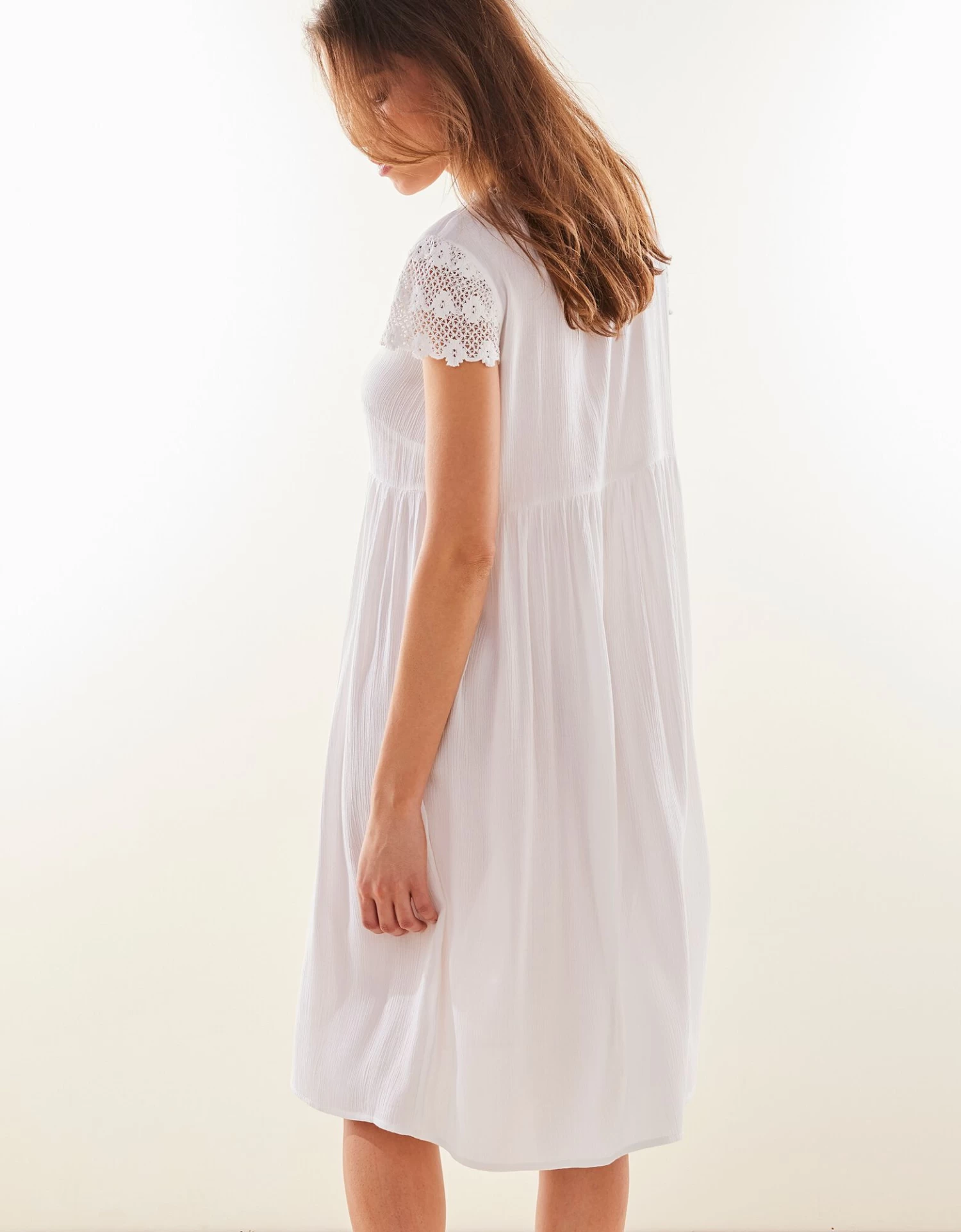 Chemise De Nuit Crépon De Viscose Et Macramé 2 Chemise De Nuit Crépon De Viscose Et Macramé – Image 2